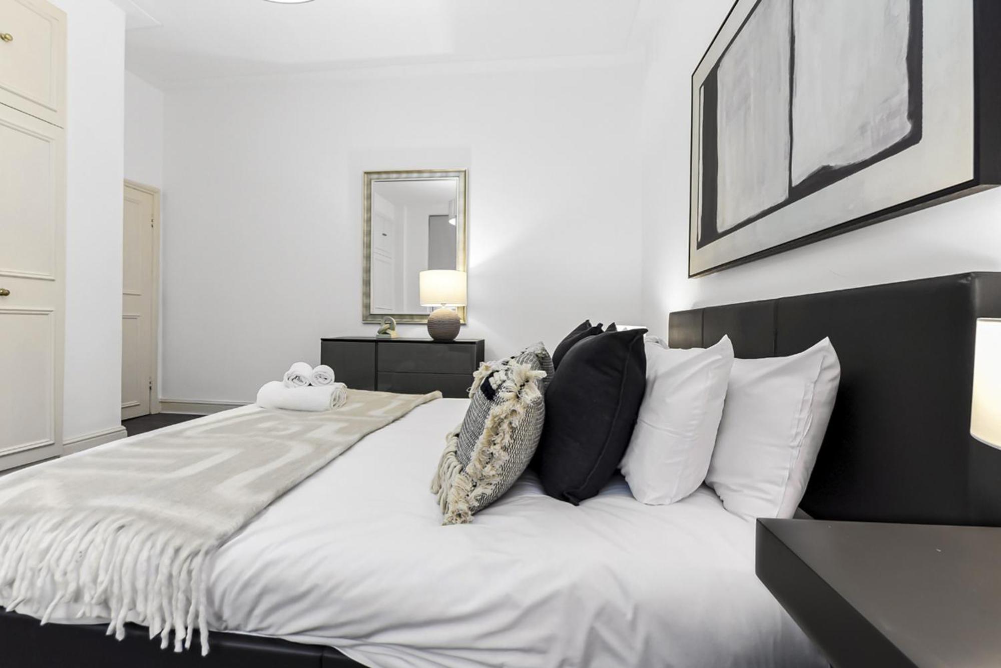 2 Bed Apartment- Mayfair 1 London